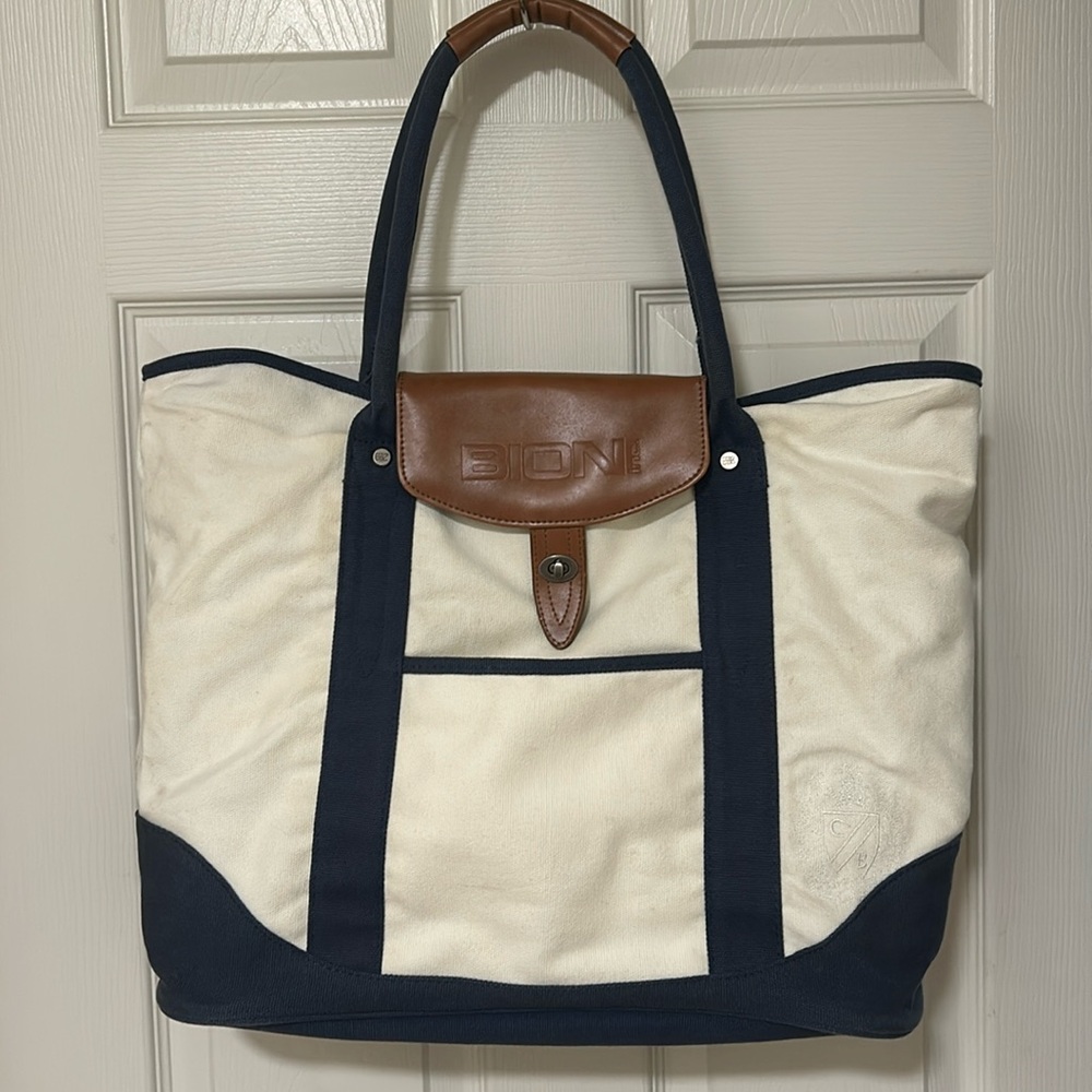 Cutter&Buck canvas bag.